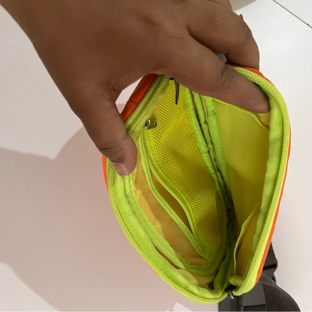 New Balance Waist Bag/Fanny Pack - Picture 4 of 5